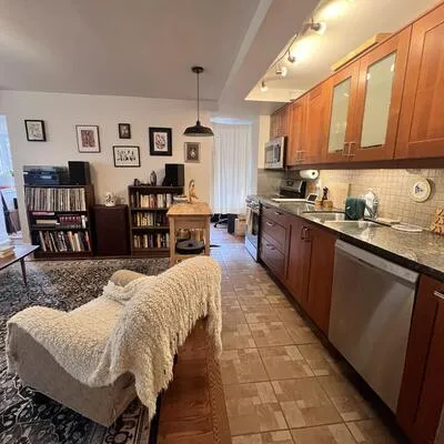 27A,&nbsp;Ridout, High Park-Swansea, Toronto