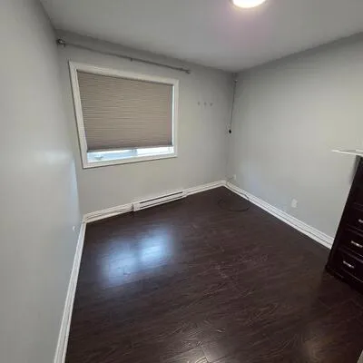 21,&nbsp;Scarlett, Rockcliffe-Smythe, Toronto