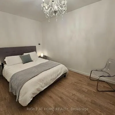 1054,&nbsp;Dufferin, Dovercourt-Wallace Emerson-Junction, Toronto