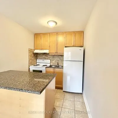 90,&nbsp;Twenty Fifth, Long Branch, Toronto