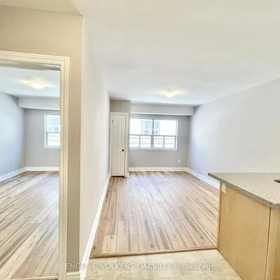 11,&nbsp;Thirty Third, Long Branch, Toronto