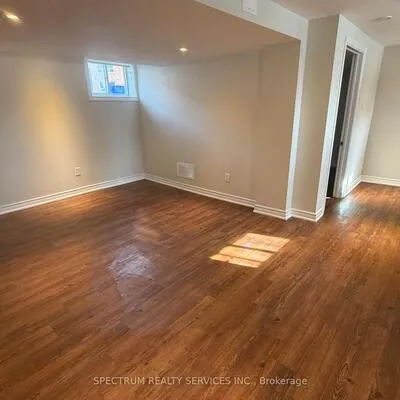 1002,&nbsp;Weston, Mount Dennis, Toronto