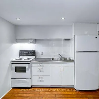 325,&nbsp;Perth, Dovercourt-Wallace Emerson-Junction, Toronto