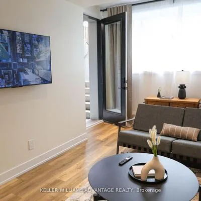 12,&nbsp;Batavia, Rockcliffe-Smythe, Toronto