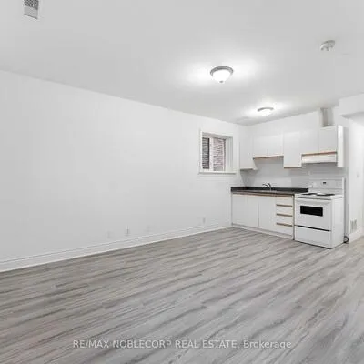 67,&nbsp;Florence, Rockcliffe-Smythe, Toronto