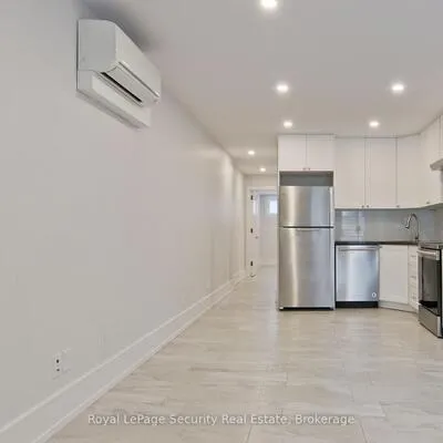 318,&nbsp;Boon, Caledonia-Fairbank, Toronto
