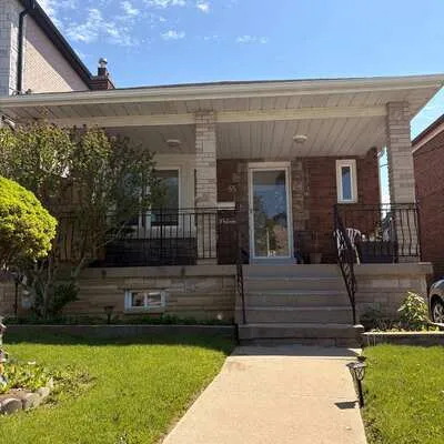 55,&nbsp;Hartley, Briar Hill-Belgravia, Toronto