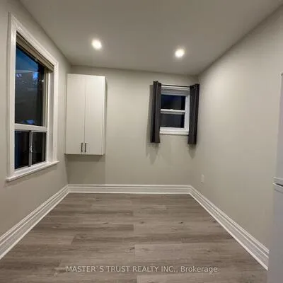 151,&nbsp;Dynevor, Caledonia-Fairbank, Toronto