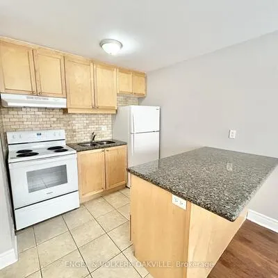 100,&nbsp;Twenty Fifth, Long Branch, Toronto