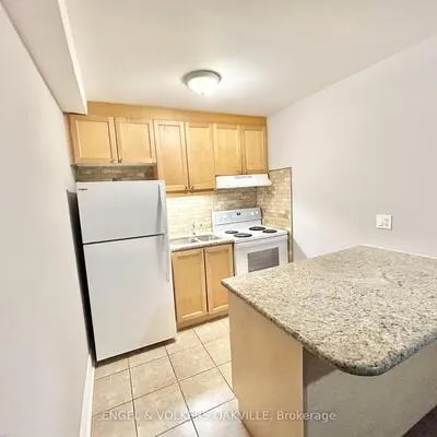 90,&nbsp;Twenty Fifth, Long Branch, Toronto