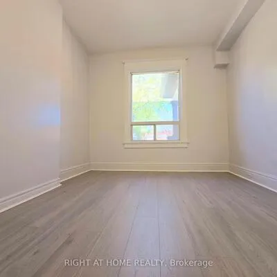 236,&nbsp;Sterling, Roncesvalles, Toronto