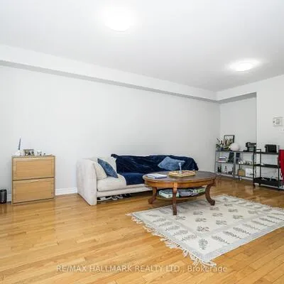 125,&nbsp;Viella, Junction Area, Toronto