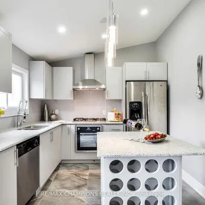 734,&nbsp;Willard, Runnymede-Bloor West Village, Toronto