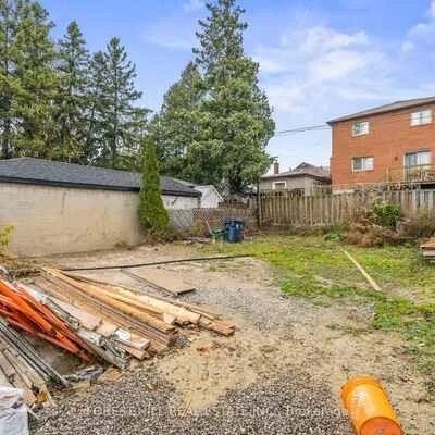 69,&nbsp;Claybrooke, Beechborough-Greenbrook, Toronto