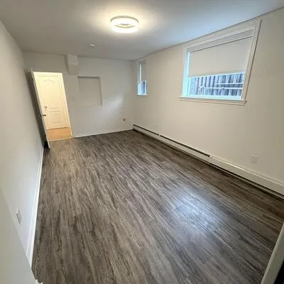 16,&nbsp;Arrowsmith, Brookhaven-Amesbury, Toronto