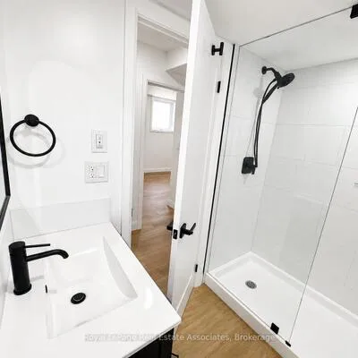 17,&nbsp;White, Rockcliffe-Smythe, Toronto