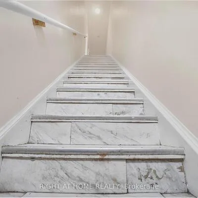 1698A,&nbsp;Eglinton, Briar Hill-Belgravia, Toronto