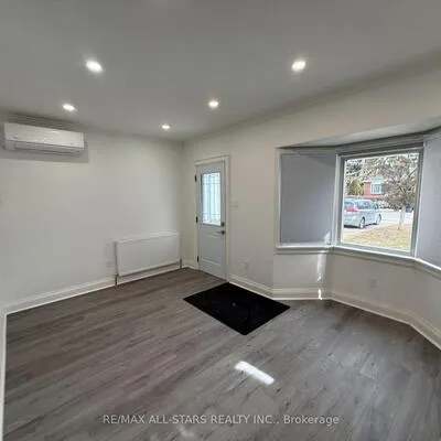 92,&nbsp;Thirty Ninth, Long Branch, Toronto