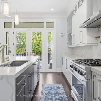130,&nbsp;Edgecroft, Stonegate-Queensway, Toronto
