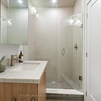 34,&nbsp;Poplar, Islington-City Centre West, Toronto