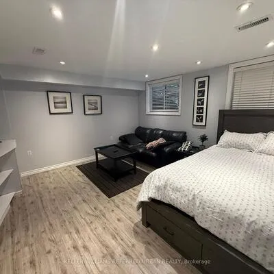 23,&nbsp;Algoma, Mimico, Toronto