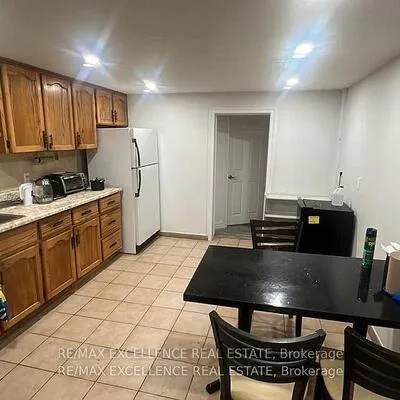 25,&nbsp;Garratt (Room), Downsview-Roding-CFB, Toronto