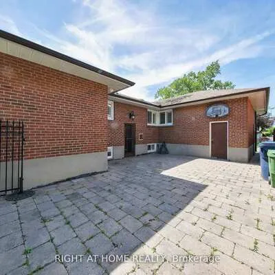 19,&nbsp;Wall, Humberlea-Pelmo Park W4, Toronto