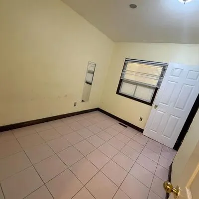 690,&nbsp;Jane, Rockcliffe-Smythe, Toronto