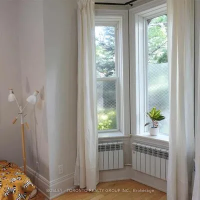 21,&nbsp;Lansdowne, Roncesvalles, Toronto