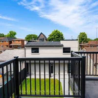 230,&nbsp;Boon, Corso Italia-Davenport, Toronto