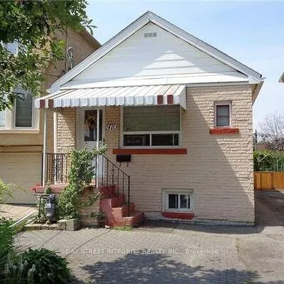 970,&nbsp;Briar Hill, Briar Hill-Belgravia, Toronto