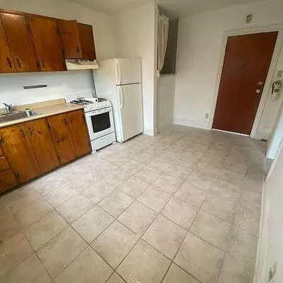 35,&nbsp;Lansdowne, Roncesvalles, Toronto