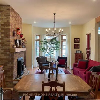 55,&nbsp;West Lodge, Roncesvalles, Toronto