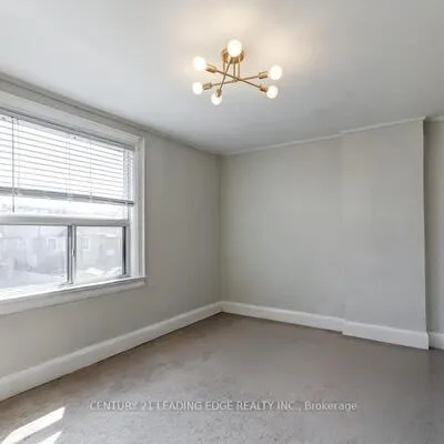 26,&nbsp;Grandville, Rockcliffe-Smythe, Toronto