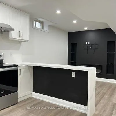 18,&nbsp;Knox, Humber Summit, Toronto