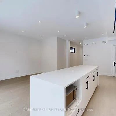 168,&nbsp;Pearson, Roncesvalles, Toronto
