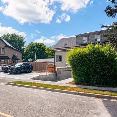 79,&nbsp;Twenty Fifth, Long Branch, Toronto