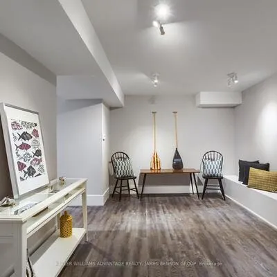 53,&nbsp;Pearson, Roncesvalles, Toronto