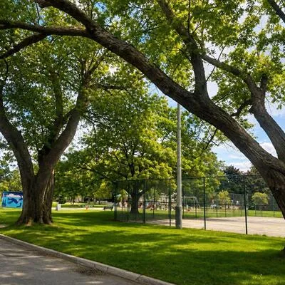 2,&nbsp;Crystal, Long Branch, Toronto