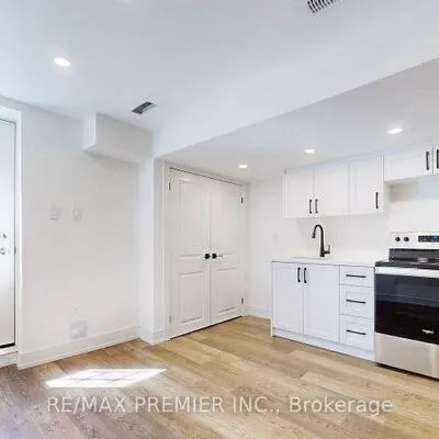208,&nbsp;McRoberts, Corso Italia-Davenport, Toronto