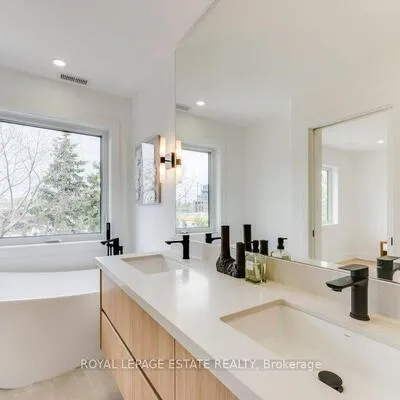 4,&nbsp;Lunness, Alderwood, Toronto