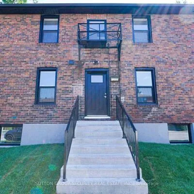 92,&nbsp;Twelfth, New Toronto, Toronto