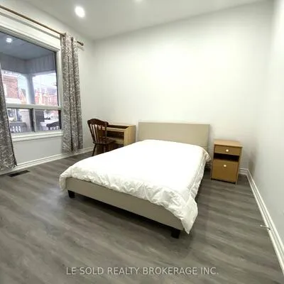 81,&nbsp;Hallam, Dovercourt-Wallace Emerson-Junction, Toronto