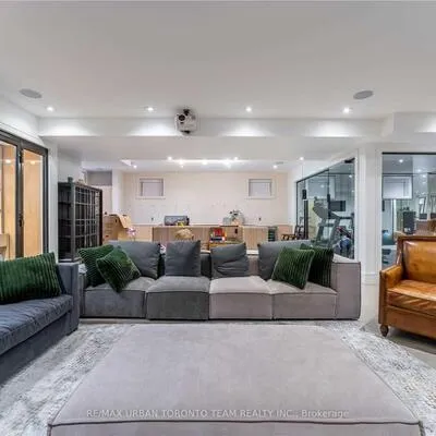 39,&nbsp;Cardigan, Stonegate-Queensway, Toronto