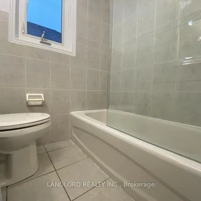 92,&nbsp;Holwood, Keelesdale-Eglinton West, Toronto