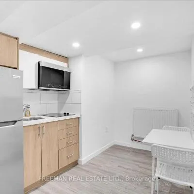 15,&nbsp;Thorburn, South Parkdale, Toronto