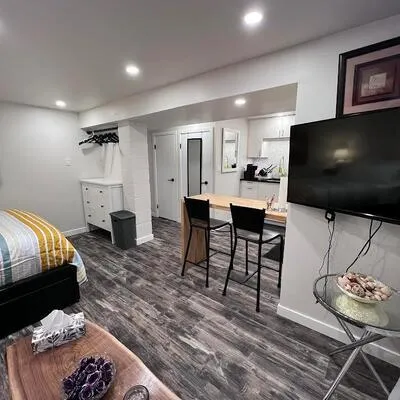 208,&nbsp;Rosemount, Weston, Toronto