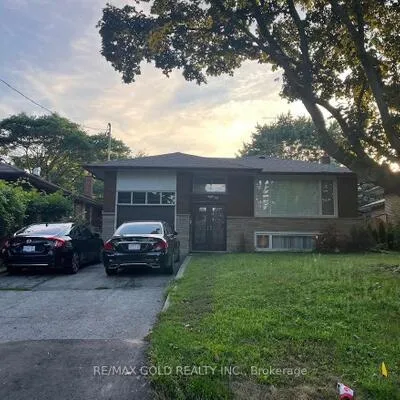 30,&nbsp;Moynes, Stonegate-Queensway, Toronto