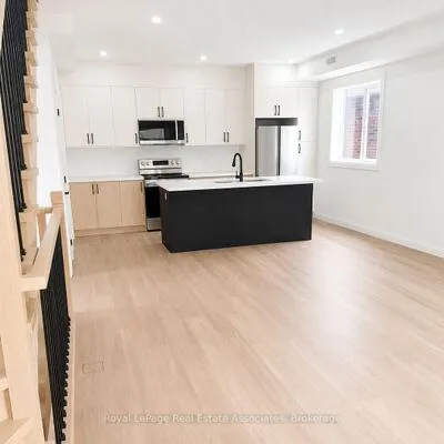 17,&nbsp;White, Rockcliffe-Smythe, Toronto