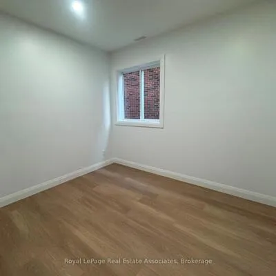 17,&nbsp;White, Rockcliffe-Smythe, Toronto